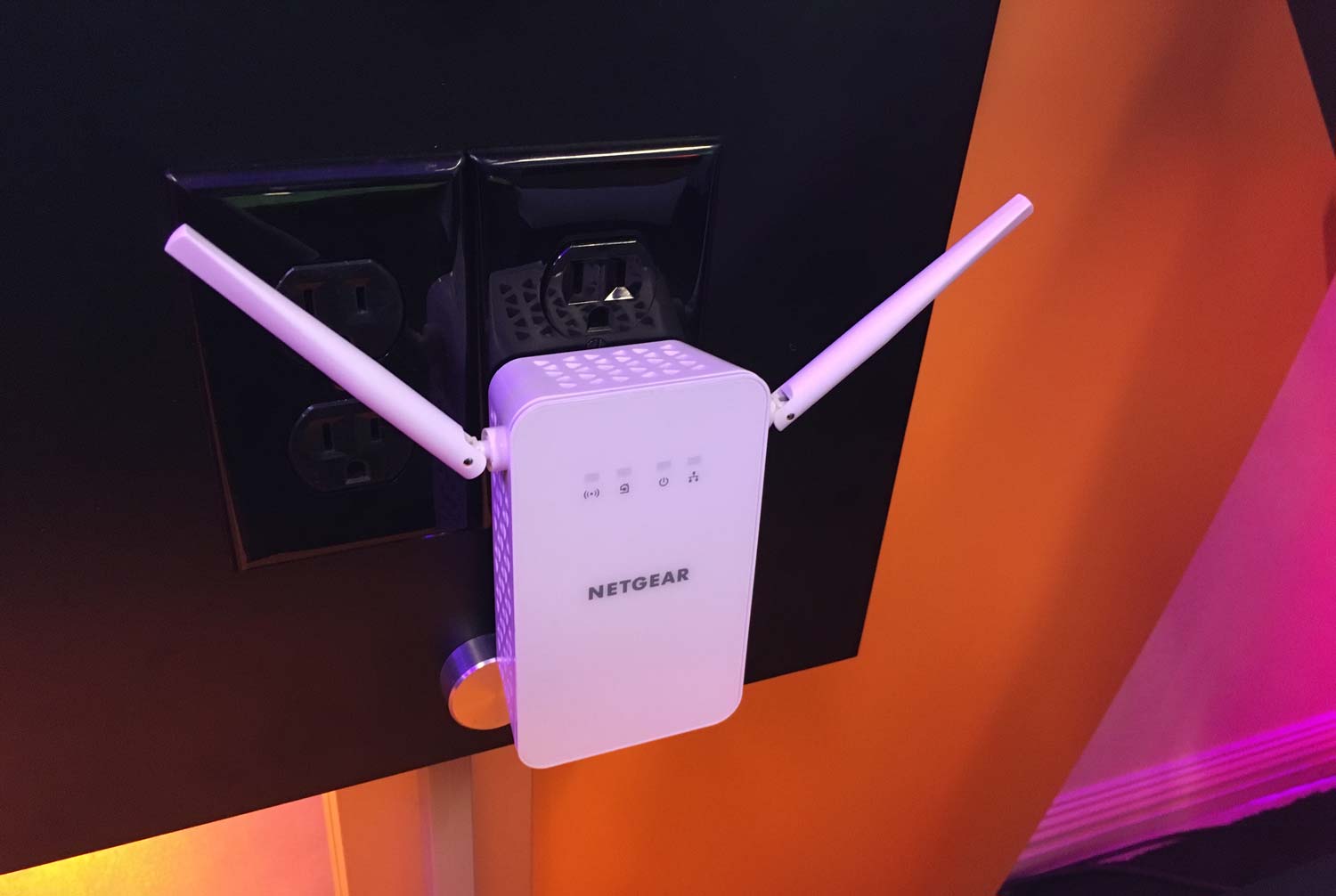 What does wifi range extender do? And How to setup it?